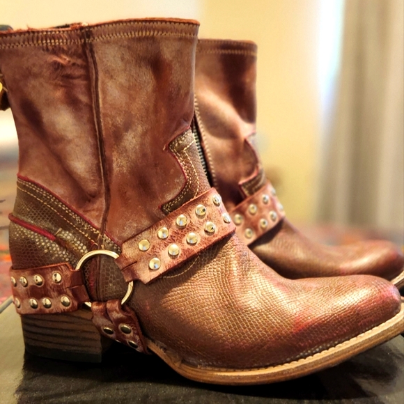 Freebird by Steven Shoes - Freebird Ramone fuschia size 9